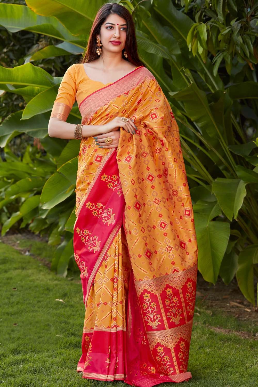 Fascinating Weaving Designer Work Banarasi raw silk Banarasi Saree in Red  with Blouse - sr18096