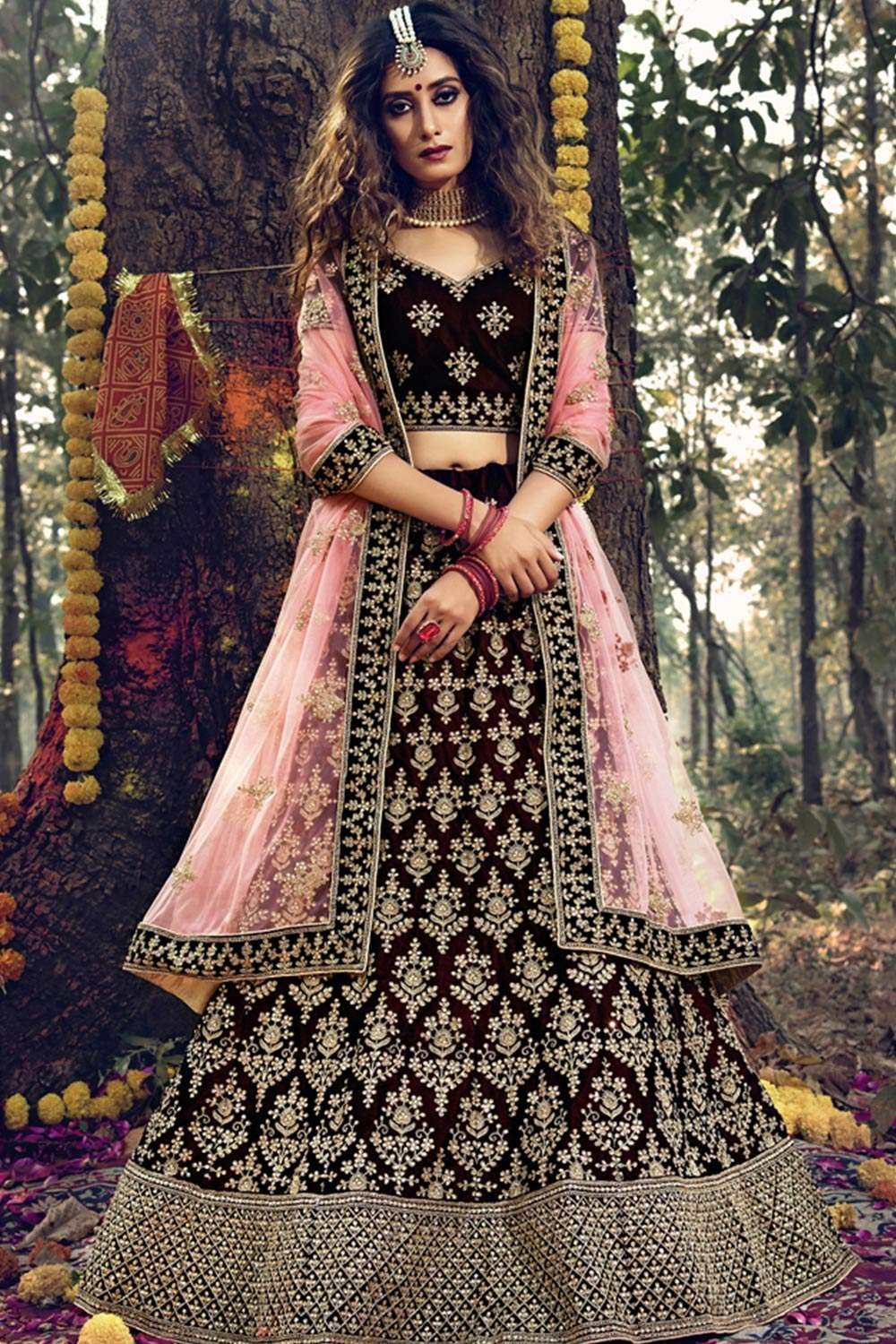 Find Campaign Trends Wine Velvet Gold Stone Work Lehenga Choli With Gajri  Net and Gold Stone Work Dupatta by Campaign trends near me | Udhna, Surat,  Gujarat | Anar B2B Business App