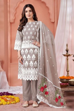 Pakistani Ladies Clothes: An Elegant Fusion of Tradition and Fashion 